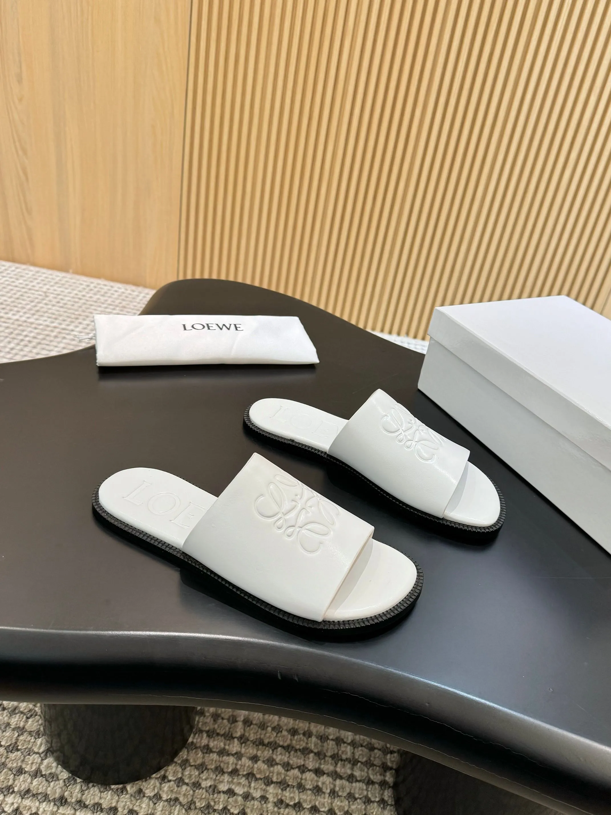👟👟Ex-factory price 340👟👟 Genuine leather sole +40 LOEWE 25th spring and summer new style, same style for men and women, six colors to choose from. Code number:35-45
